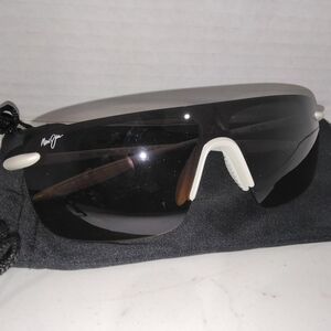 Maui Jim Pālulu 680 sunglasses with a black And White frame and lenses. 